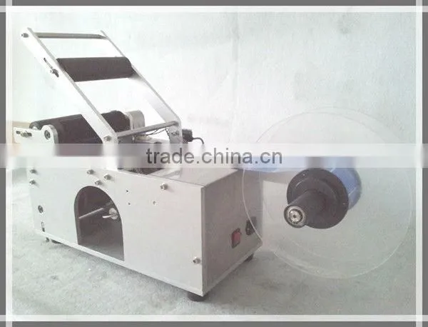 New design Semi-Automatic round bottle labeling machine