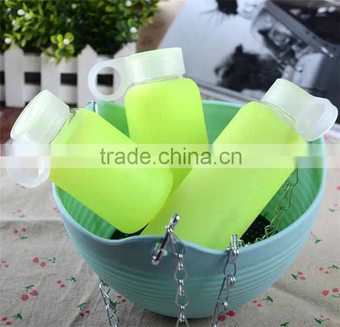 Factory low price of unbreakable silicate glass water bottle,anti heating slicone sleeve glass water bottle