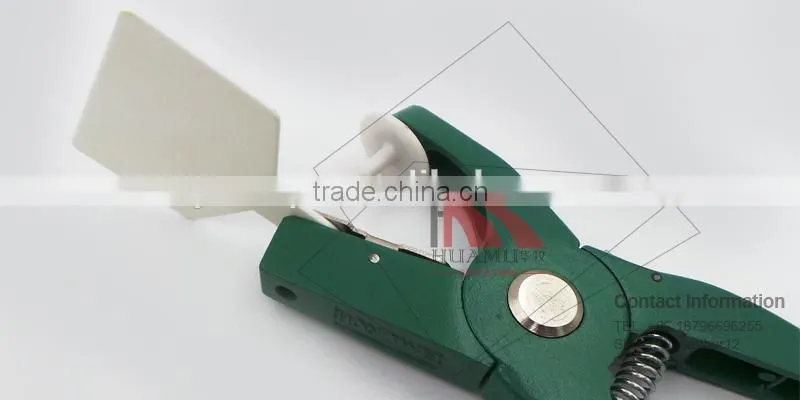 TPU cow ear tag with metal pin in white 70*58 mm