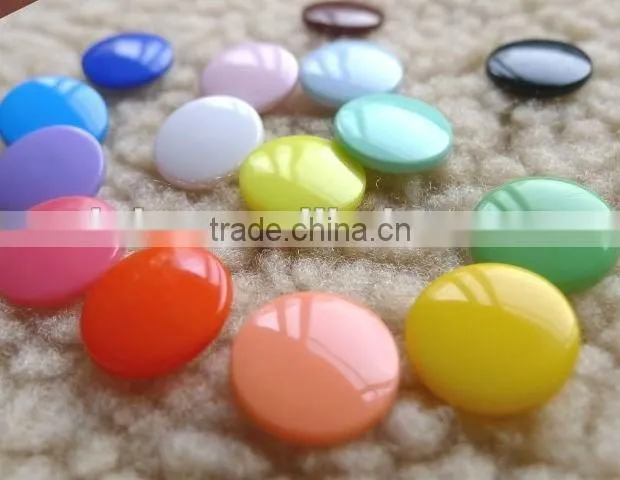 Raincoat plastic button