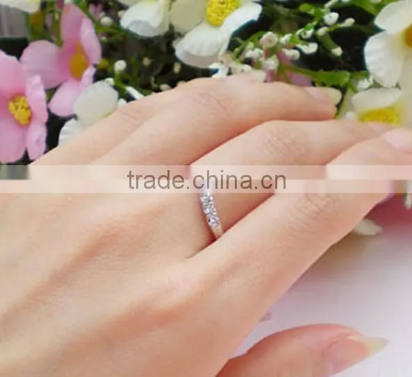 V Chevron Shape Dainty Cubic Zirconia Ring for women