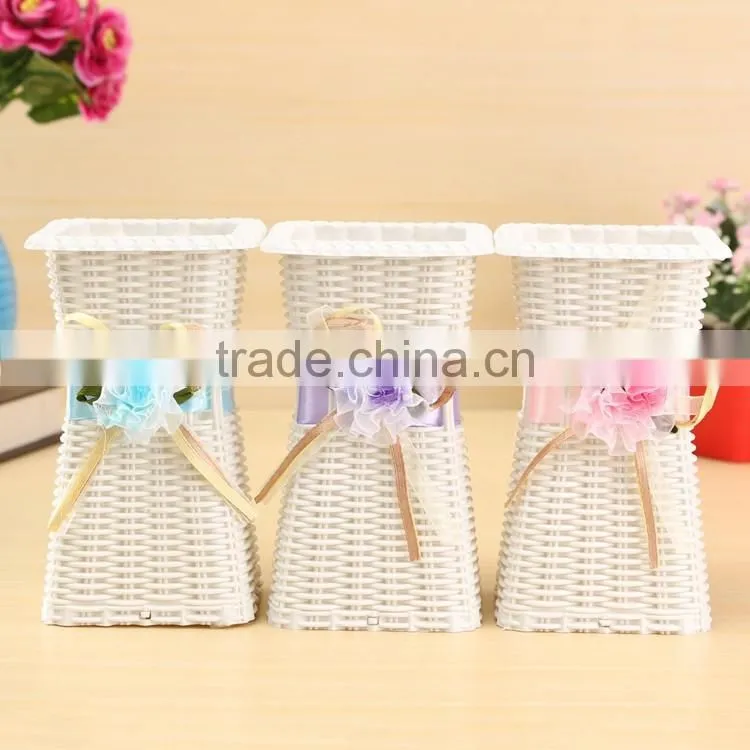Cheap wicker handcraft acrylic small flower vases