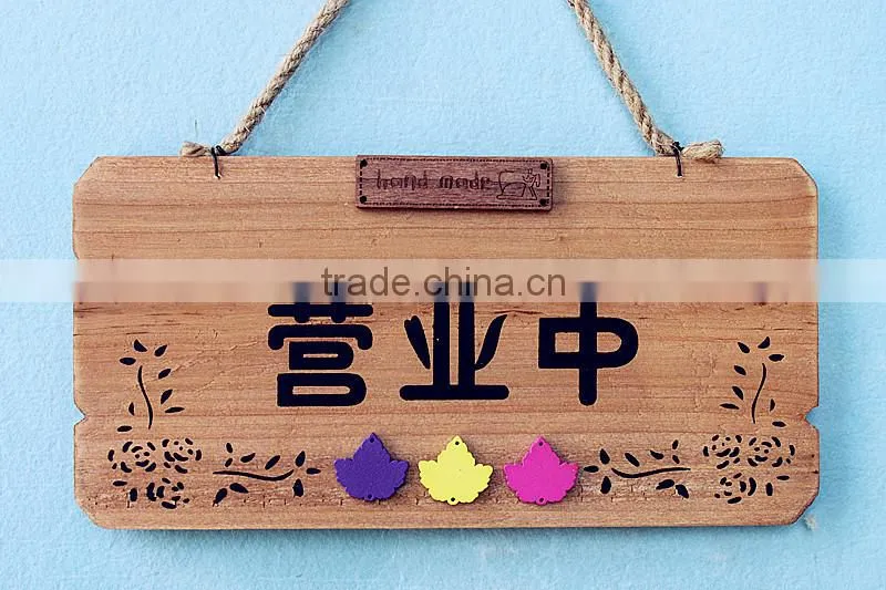 2015 creative decoative wood door hanger/doorplate for birth gift/home accessories