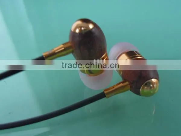 New fashion in-ear wooden earphones as holiday gift
