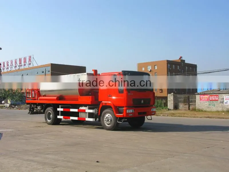 Sinotruk 8000L Bitumen Sprayer Truck / Bitumen Distributor Truck
