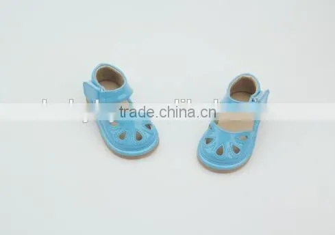 Manufacture 2016 New Arrival OEM Custom Leather Cute Newborn Squeaky Shoes Baby Girl Sandals