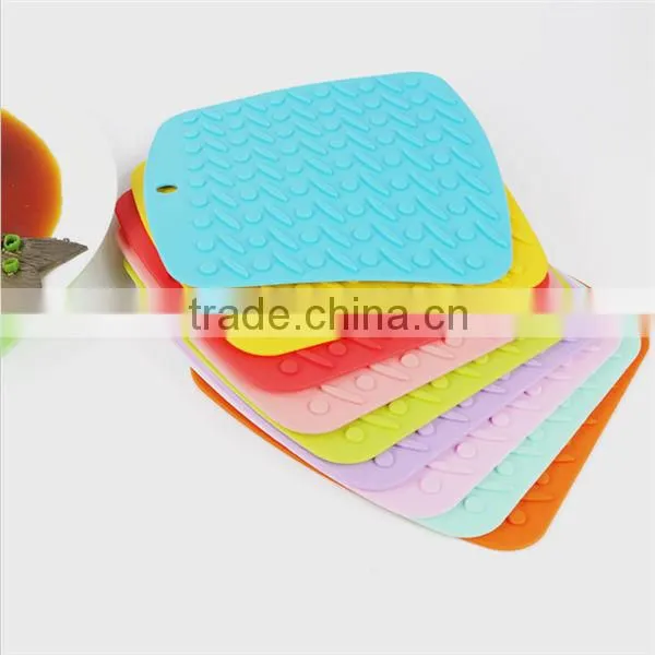 Heat resistant dishwasher safe silicone table mat