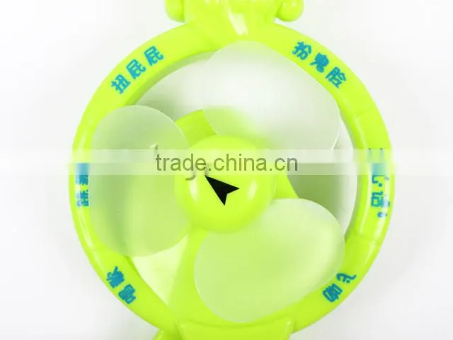 funny turntable games handle plastic mini wind up fans toy