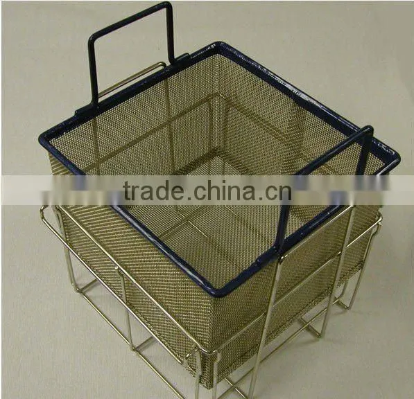 handling cleaning baskets