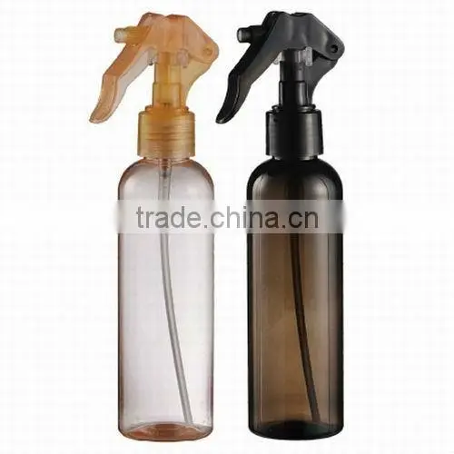 Plastic trigger spray bottle