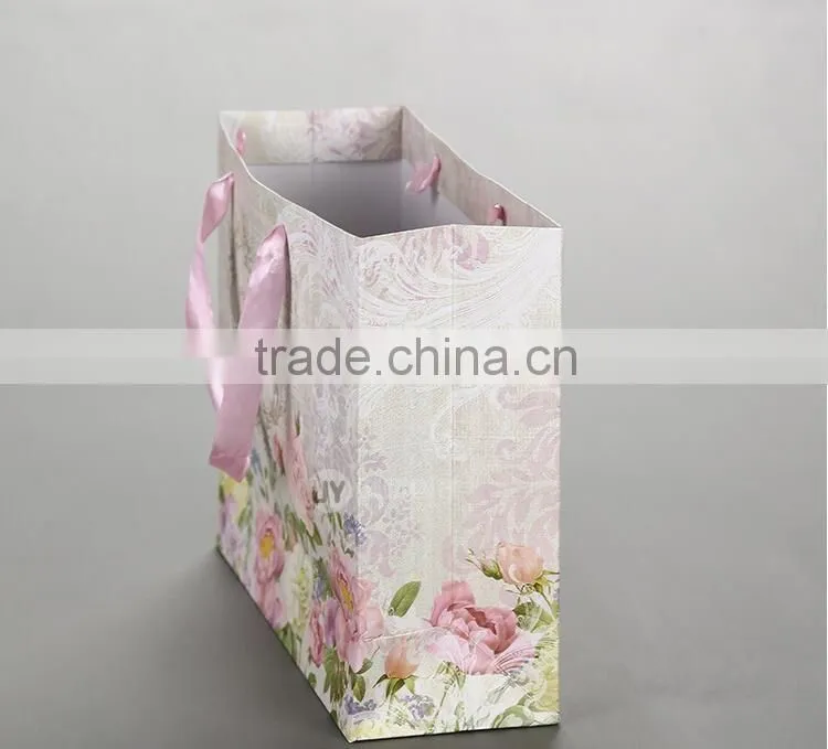 New fashion pre coating door gift luxury and fashion paper bag for printing