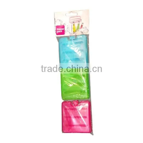 Portable plastic freezer pack set