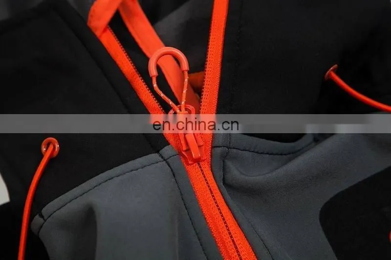 Breathable Hiking Jacket Men's Water Resistant Hooded Softshell Jacket
