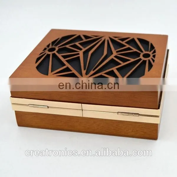 CR Factory OEM acceptable engraving patterns hollowed-out design metal frame long chain rectangled shaped wooden box clutch bag
