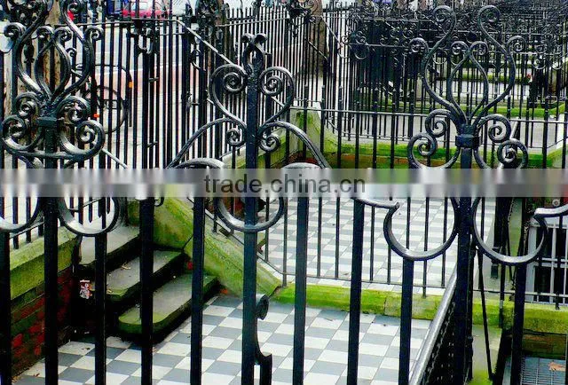 2013 Top-selling modern wrought iron garden fencing
