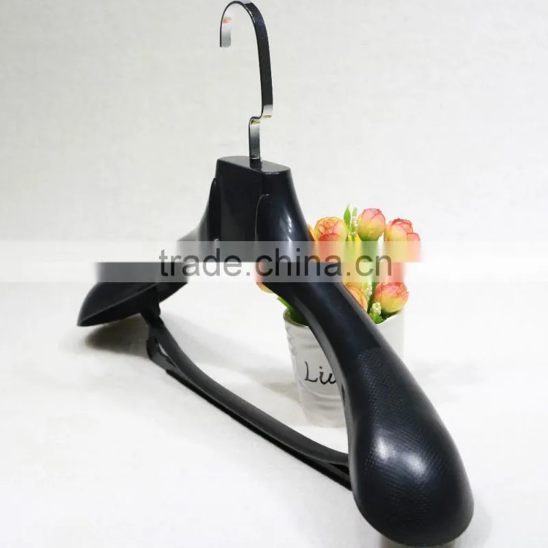 Customize Plastic suit hangers for clothes display