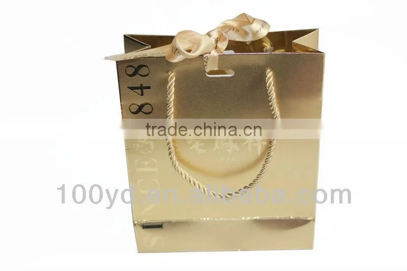 Delicate small gift paper bag printing with different handles/glossy printed paper bag with logo foiled