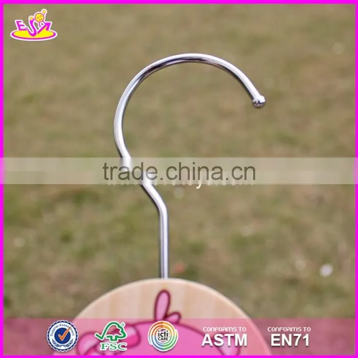 2017 New design lovely pink wooden hangers for baby clothes W09B071