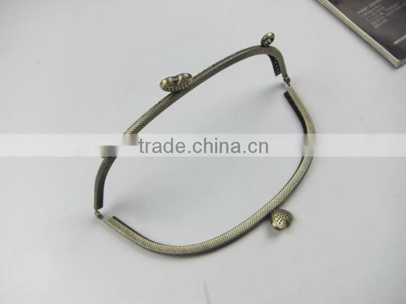 NEW!Antique Brass Metal Sewing Purse Frame China Direct Supplier DIY Purse Frame With Heart Shape Clasp