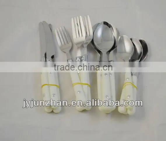 Promotion cutlery in plastic basket packing with plastic handle of nice design and OEM quality