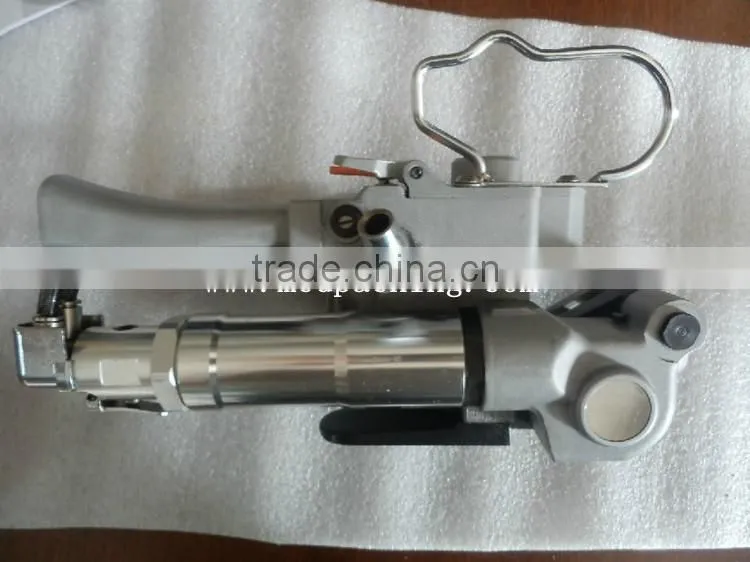 Handheld pneumatic PET strapping machine