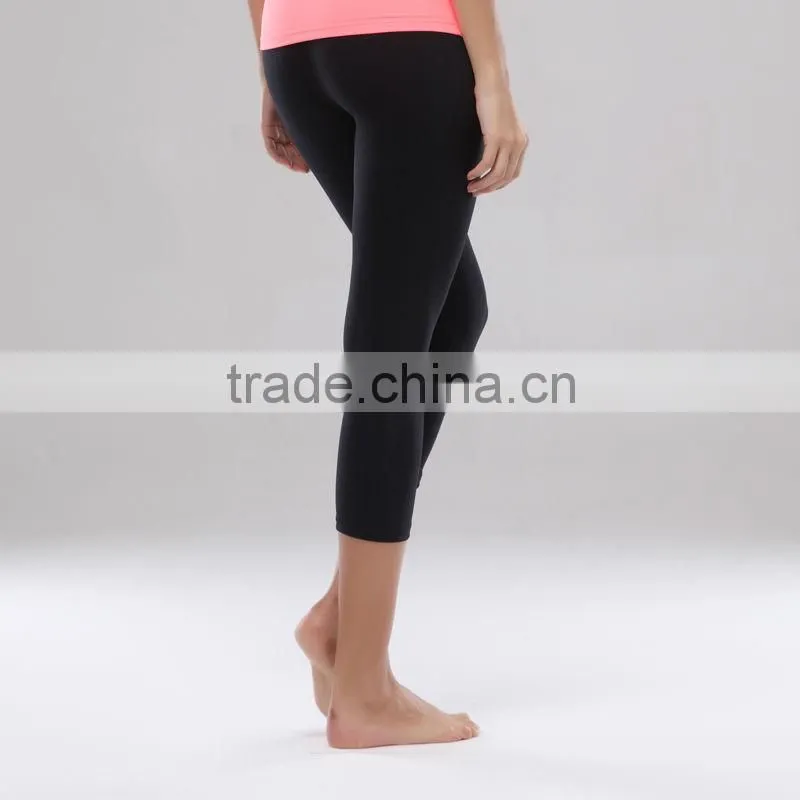 Most popular woman yoga wear tops and capris, wholesale Chinese items