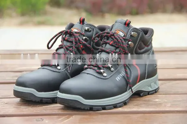 wide steel toe cap feature and unisex gender safety shoes