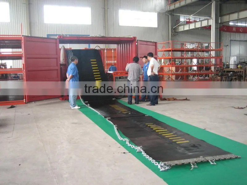 Inflatable rubber oil boom
