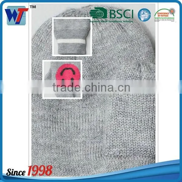 100 Acrylic thick knit beanie cap and golves set smile beanie hat