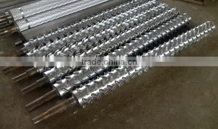 Hydraulic log barking and rounding machine for plywood factory