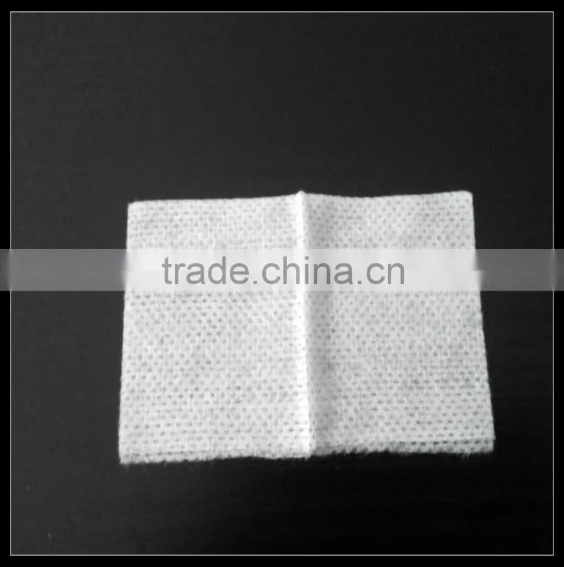 Non-woven white napkins