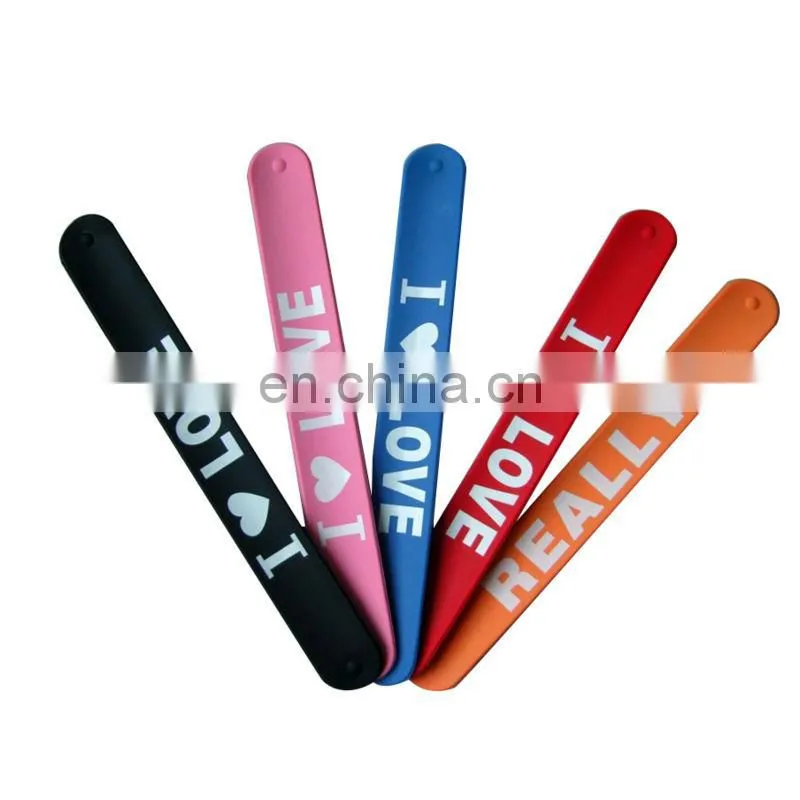 2017 best quality brand name custom silicone bracelets