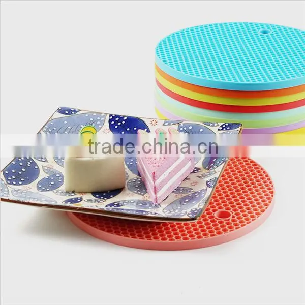 Heat resistant dishwasher safe silicone table mat
