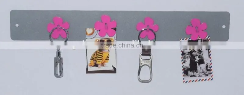 iron board+4pcs flower shape magnet hook