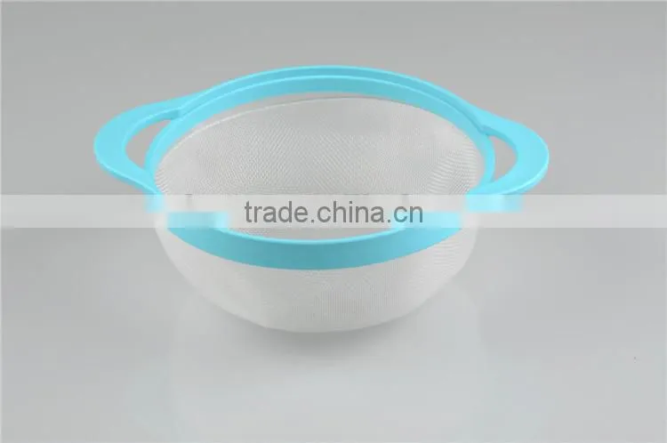 Bowl with measuring spoons