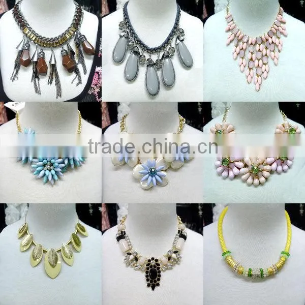 Classic vintage Elliptic Type Jewel Gray Chunky Pendant Statement Necklace