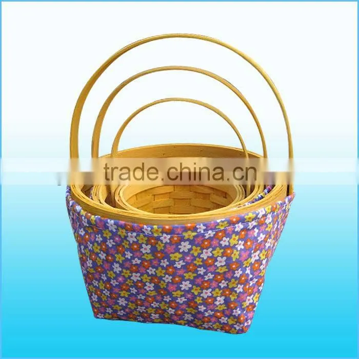 Picnic Basket Gingham Lined with Folding Handles Natural woven woodchip