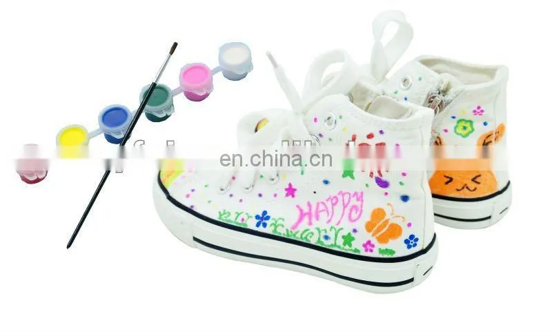 DIY decorate canvas shoes