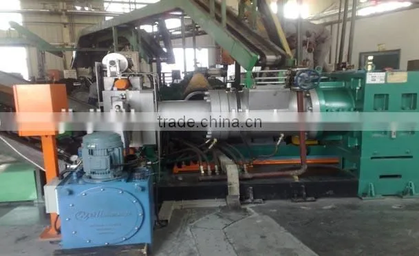 Hot feeding rubber extruder for tire tread , seals and tubes production