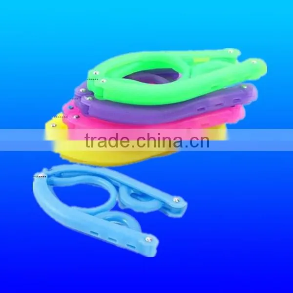 Plastic folding clothes drying rack/hanger