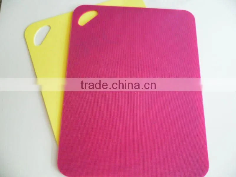 Plastic non-skid /anti-slip cutting board