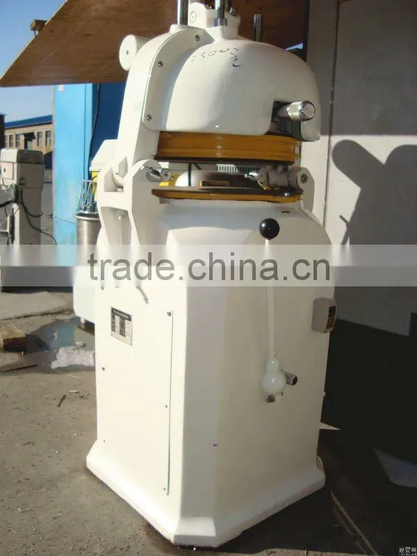 Semi-automatic dough divider and rounder for bread