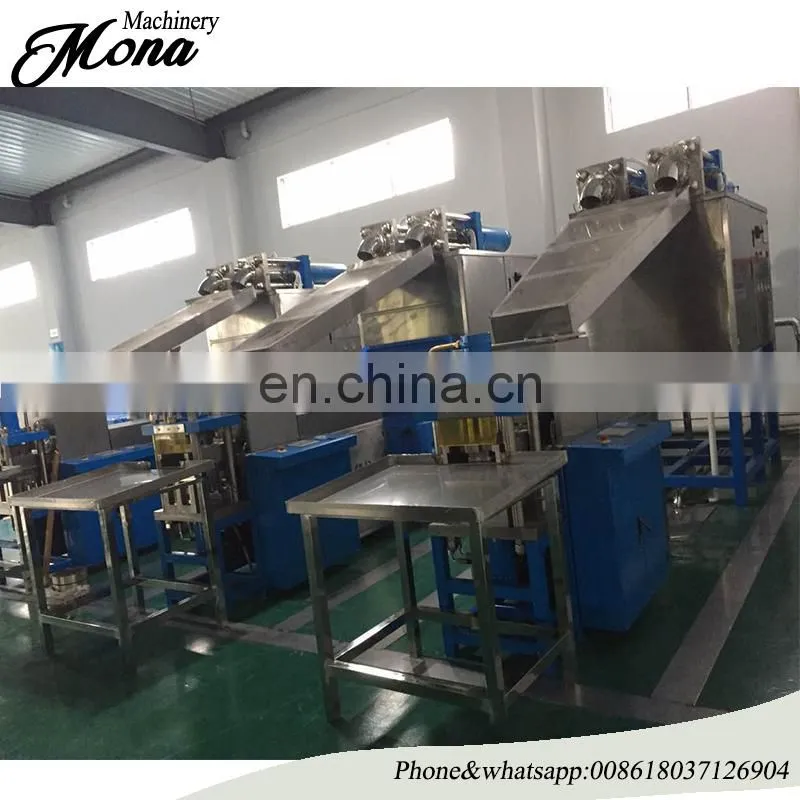 Dry ice moulding machine for standard catering size