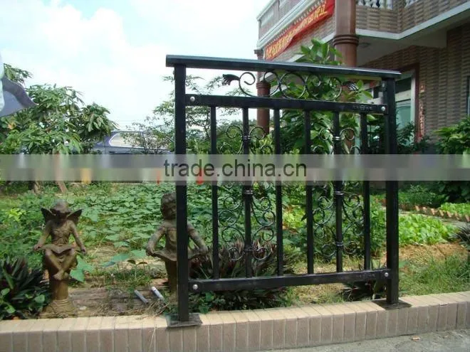 2015 Top-selling hand forged exterior iron fence