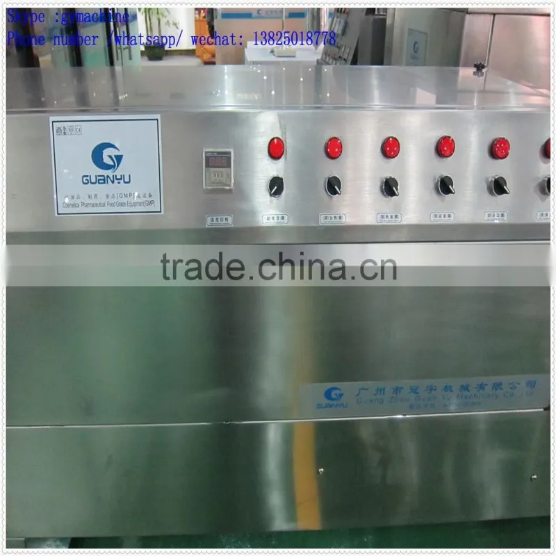 Automatic over wrapping heat shrinking machine