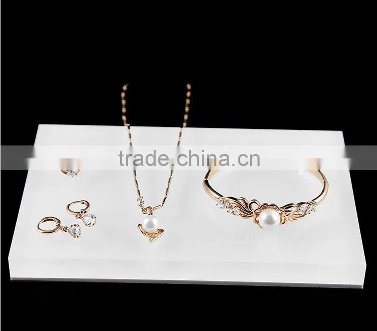 Customized Acrylic Jewellery Display Stand