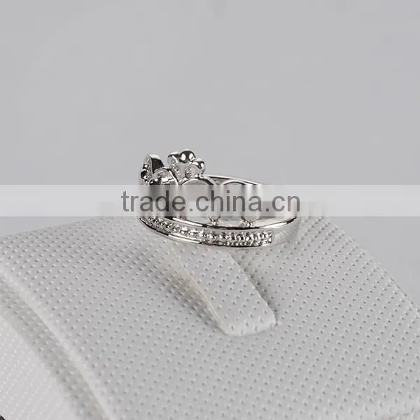 Graceful Ring Design Crown Shaped 925 Sterling Silver Ring with Rhodium Plated CZ Stones