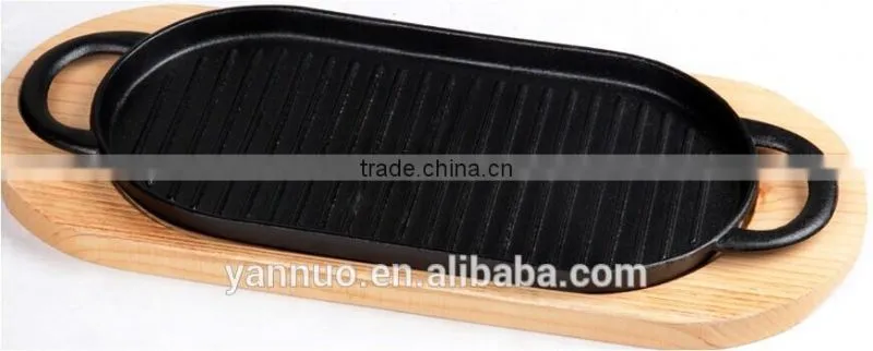 Cast iron bakeware plate with wood tray, steak plates