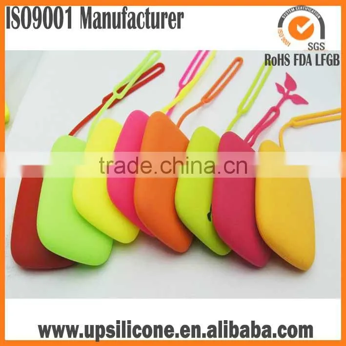 wholesale the newest fashion cheap silicone bag for key and card silicone key pouch