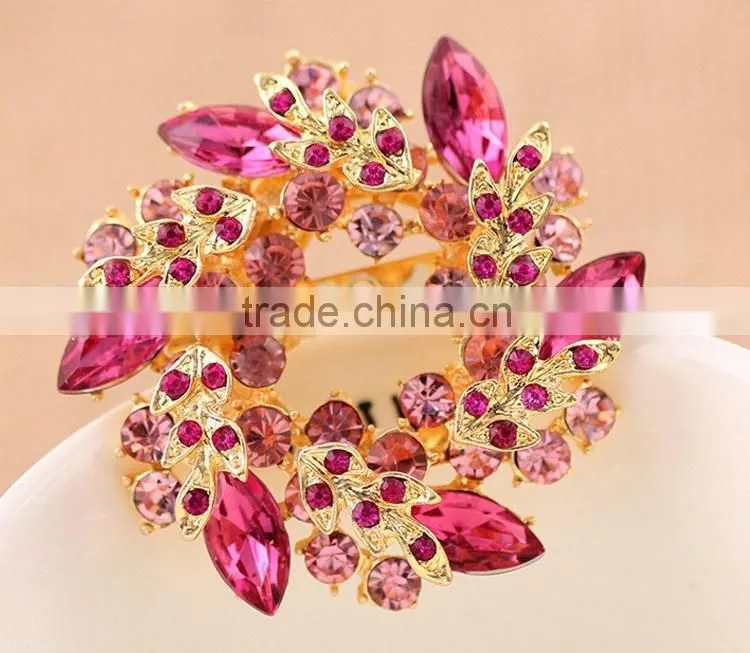 Crystal-studded chic wreath brooch scarf ring high-end apparel accessories jewelry